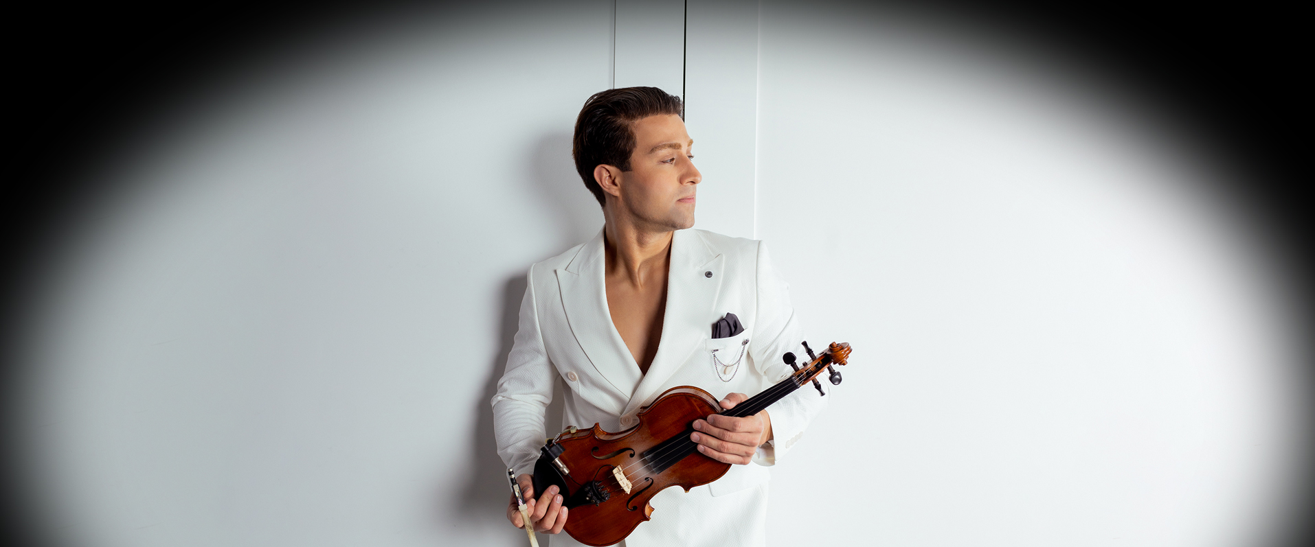 Sammy Violin Performing Live at Luxury Canadian Wedding
